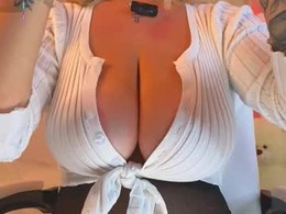 Screen Grab from _b00bss_