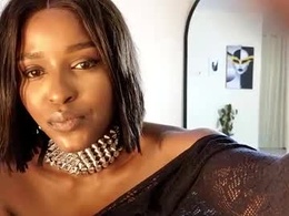 Screen Grab from _elenalove_