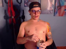 Screen Grab from alec_lawrence