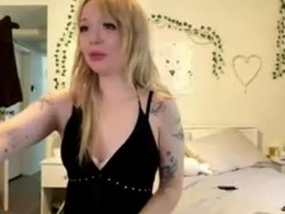Screen Grab from alexis_s90