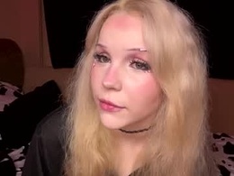 Screen Grab from alicauwumeow