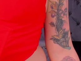 Screen Grab from alice_beneth