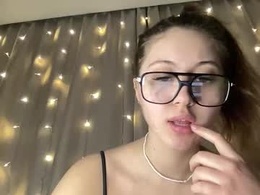 Screen Grab from aliceinlustland