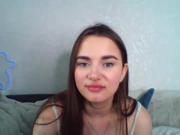 Screen Grab from alinaluxxx