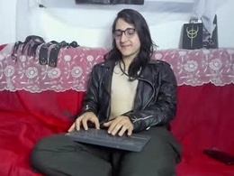 Screen Grab from amoneth_xx