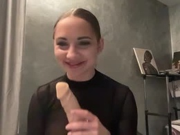 Screen Grab from angelisa_fox