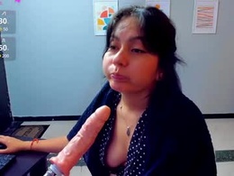 Screen Grab from anie_honey_4u