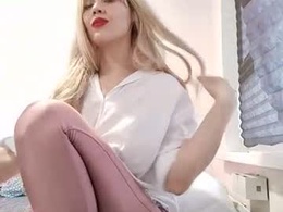 Screen Grab from annikamur