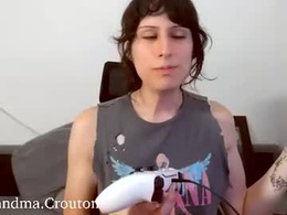Screen Grab from arii_birb