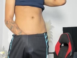 Screen Grab from aron_strong0