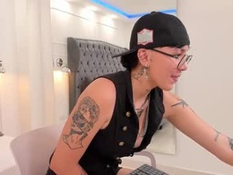 Screen Grab from axel_rossee