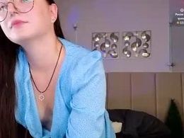 Screen Grab from bellalunee_