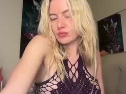 Screen Grab from blondebunny999