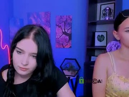 Screen Grab from caroline_honeyy