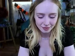 Screen Grab from carolinedjoi