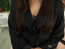 Screen Grab from casandrabelle