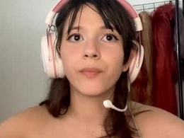 Screen Grab from cherry_bunny99