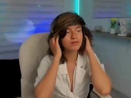 Screen Grab from clawdeen_hot