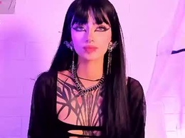 Screen Grab from cloejacksonn_