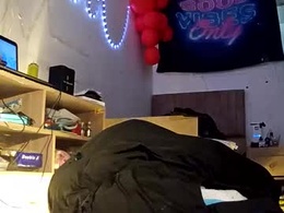 Screen Grab from curvylee