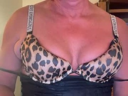 Screen Grab from curvyrobyn