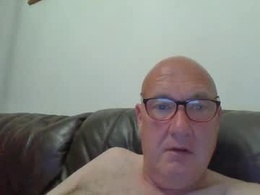 Screen Grab from daddyhere4uall8