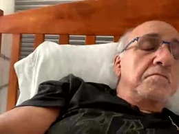 Screen Grab from daddyweis