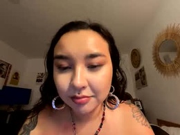 Screen Grab from daggerlilyxo