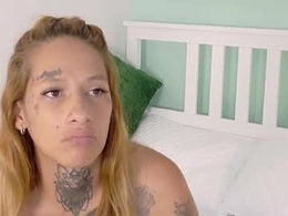 Screen Grab from dakotabrake__