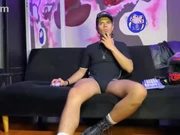 Screen Grab from dhamyan_wang