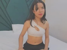 Screen Grab from dulce_glamor_