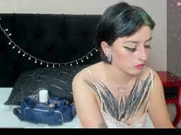 Screen Grab from elektra_rouse