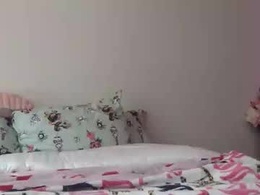 Screen Grab from elenaluxexo