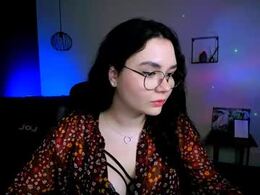 Screen Grab from elizabet_pretty
