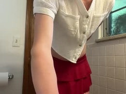 Screen Grab from emmarose_2222