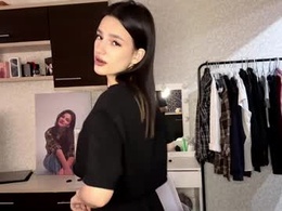 Screen Grab from emmieglunt