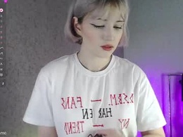 Screen Grab from esmevelvet