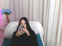 Screen Grab from evelynanux