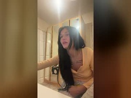 Screen Grab from flirtyfoxyxx