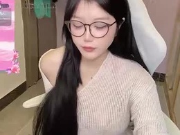 Screen Grab from gorgeous_girl33