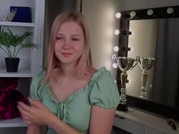Screen Grab from hellocuteee