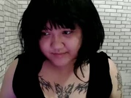 Screen Grab from hoelybenee