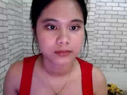 Screen Grab from hoelyzhuxinn