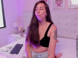 Screen Grab from hollybloomm