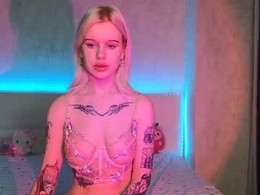 Screen Grab from honeygold__