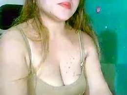 Screen Grab from hugeboobsmomxx