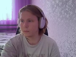 Screen Grab from hurtqqq