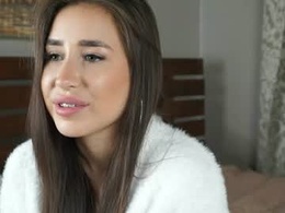 Screen Grab from i_bella_moon_