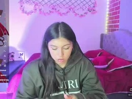Screen Grab from isabella_monntolvo