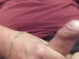 Screen Grab from isuck4luv
